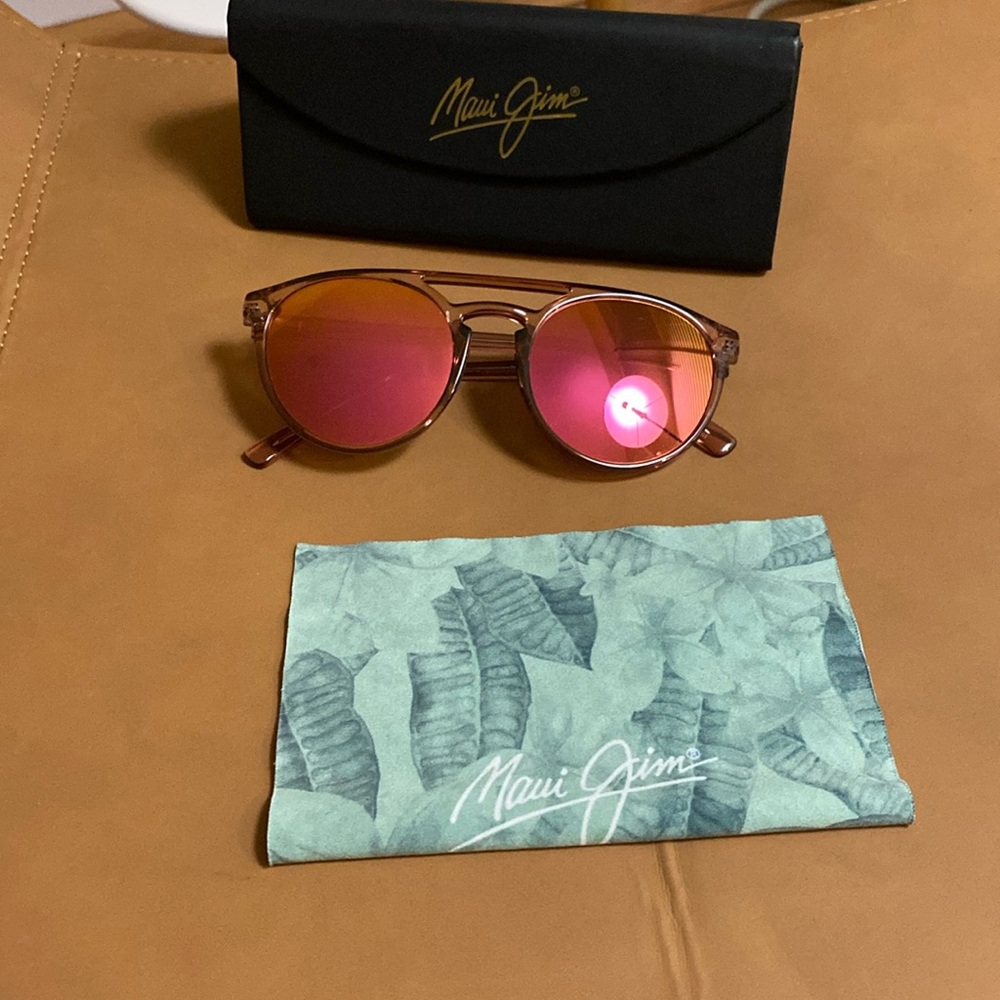 Maui Jim Women’s sunglasses 52mm polarized. Good condition